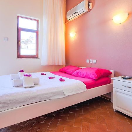 Saray Pansiyon Kaş Esterno foto