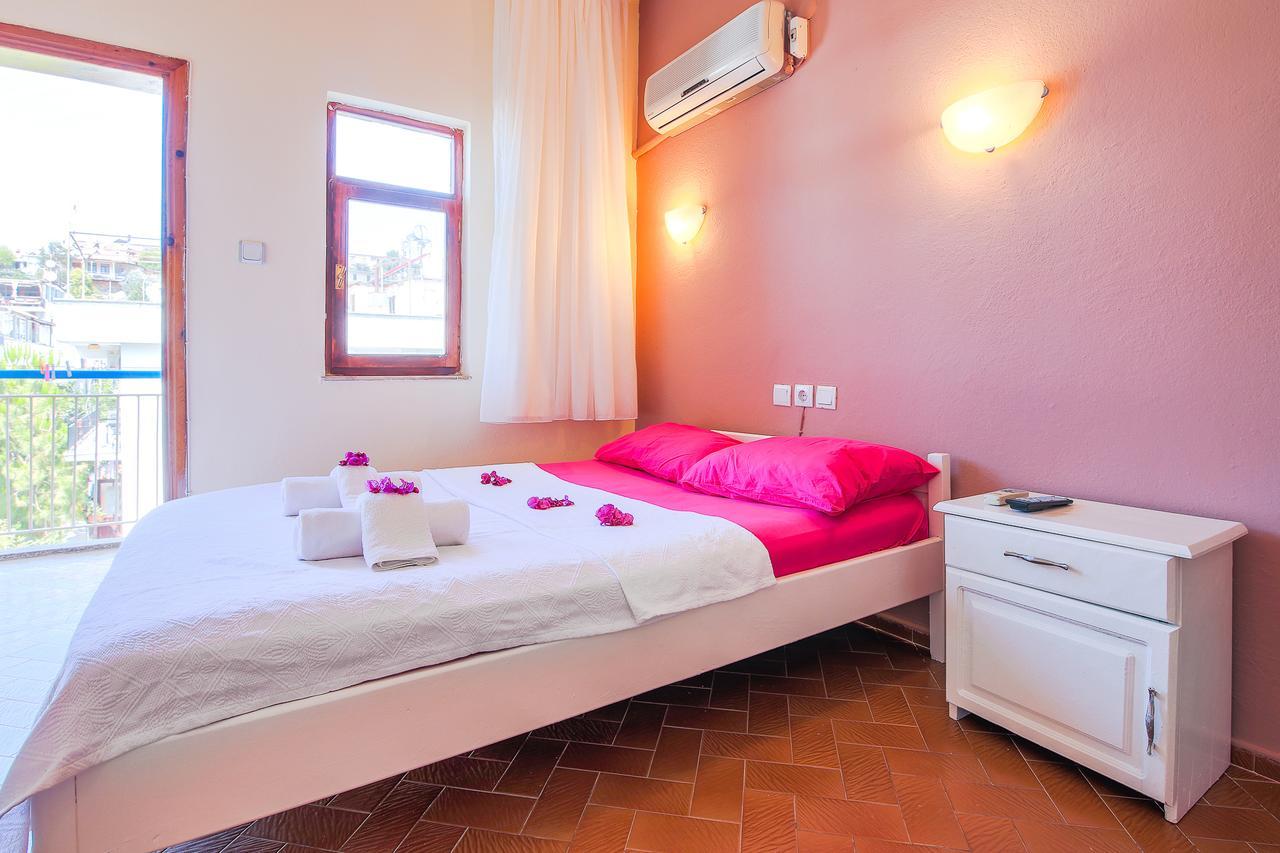 Saray Pansiyon Kaş Esterno foto
